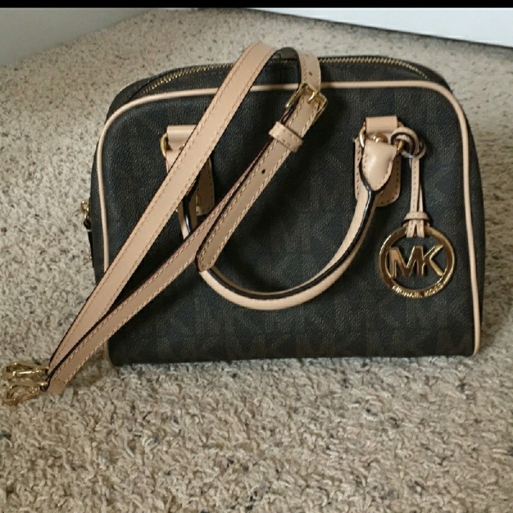 Michael Kors. - Picture 2 of 7